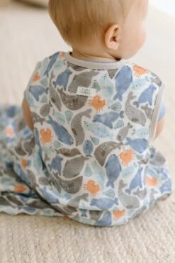 Muslin Lightweight Sleep Bag 0.5 TOG - Silly Seals 5 Muslin Lightweight Sleep Bag 0.5 TOG - Silly Seals -Bandana Store ElzaPhotographie LoulouLollipop Sept.11th2024 Web 37