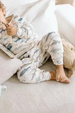 TENCEL™ Sleepsuit 1.0 TOG - Smiley Sharks -Bandana Store Elza Photographie Loulou Lollipop Sept. 4th 2024 Web 23