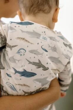 TENCEL™ Sleep Bag 1.0 TOG - Smiley Sharks -Bandana Store Elza Photographie Loulou Lollipop Sept. 4th 2024 Web 29
