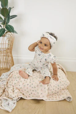 Muslin Quilt - Bumble Bees -Bandana Store RuffleRomper Quilt BumbleBees 6 06ce38ab de34 4853 9949 39b2dd8379f3